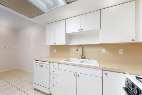 Adosado en venta en Miami, Florida, 2 dormitorios, 102.19 m2 № 1992051 - foto 19