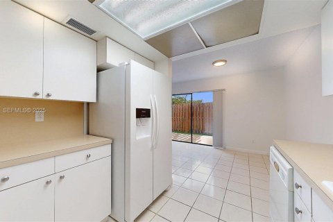Adosado en venta en Miami, Florida, 2 dormitorios, 102.19 m2 № 1992051 - foto 20