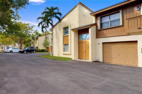 Adosado en venta en Miami, Florida, 2 dormitorios, 102.19 m2 № 1992051 - foto 1