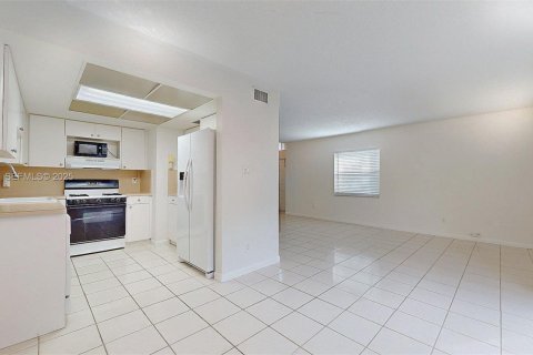 Adosado en venta en Miami, Florida, 2 dormitorios, 102.19 m2 № 1992051 - foto 5