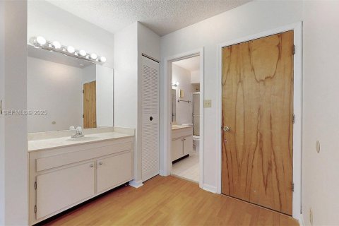 Adosado en venta en Miami, Florida, 2 dormitorios, 102.19 m2 № 1992051 - foto 24