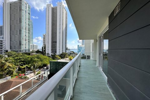 Copropriété à vendre à Miami, Floride: 2 chambres, 76.27 m2 № 1890306 - photo 1