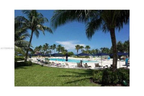 Condominio en alquiler en Miami Beach, Florida, 2 dormitorios, 126.35 m2 № 2054456 - foto 24