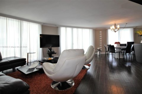 Condominio en alquiler en Miami Beach, Florida, 2 dormitorios, 126.35 m2 № 2054456 - foto 30