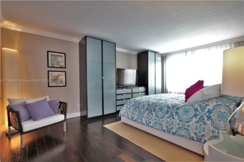Condominio en alquiler en Miami Beach, Florida, 2 dormitorios, 126.35 m2 № 2054456 - foto 11