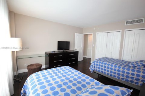 Condominio en alquiler en Miami Beach, Florida, 2 dormitorios, 126.35 m2 № 2054456 - foto 16