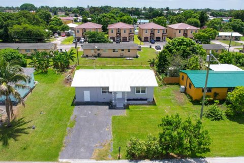 House in Belle Glade, Florida 2 bedrooms, 107.58 sq.m. № 2193090 - photo 24