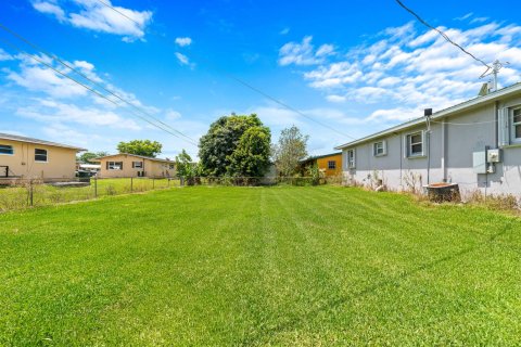House in Belle Glade, Florida 2 bedrooms, 107.58 sq.m. № 2193090 - photo 22