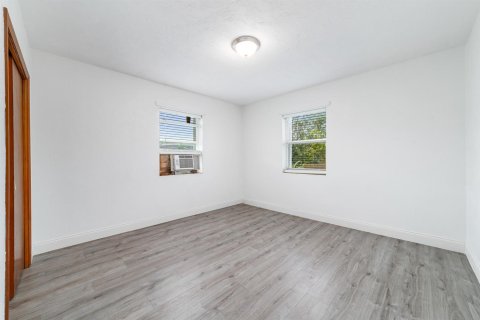 House in Belle Glade, Florida 2 bedrooms, 107.58 sq.m. № 2193090 - photo 9
