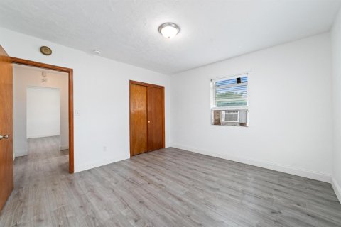 House in Belle Glade, Florida 2 bedrooms, 107.58 sq.m. № 2193090 - photo 10