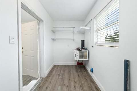 House in Belle Glade, Florida 2 bedrooms, 107.58 sq.m. № 2193090 - photo 18
