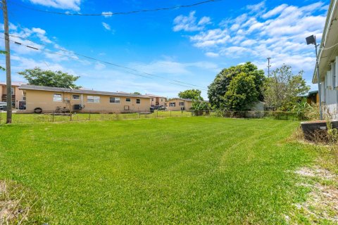 House in Belle Glade, Florida 2 bedrooms, 107.58 sq.m. № 2193090 - photo 21