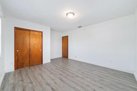House in Belle Glade, Florida 2 bedrooms, 107.58 sq.m. № 2193090 - photo 13
