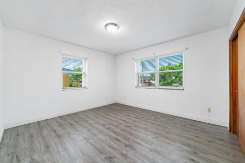 House in Belle Glade, Florida 2 bedrooms, 107.58 sq.m. № 2193090 - photo 12