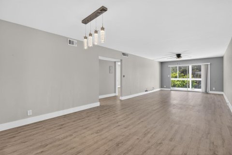 Condo in Coconut Creek, Florida, 2 bedrooms № 2183886 - photo 8