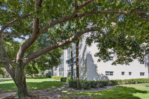 Condo in Coconut Creek, Florida, 2 bedrooms № 2183886 - photo 23