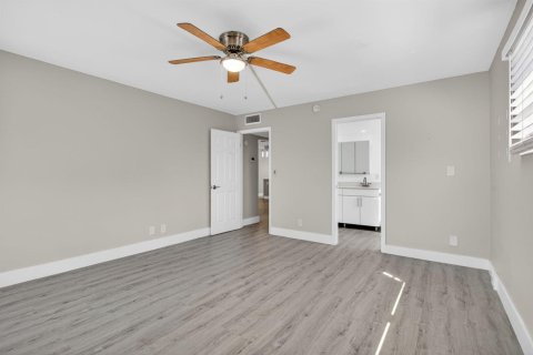 Condo in Coconut Creek, Florida, 2 bedrooms № 2183886 - photo 15