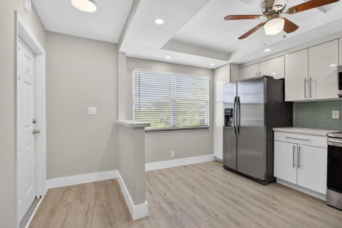 Condo in Coconut Creek, Florida, 2 bedrooms № 2183886 - photo 2