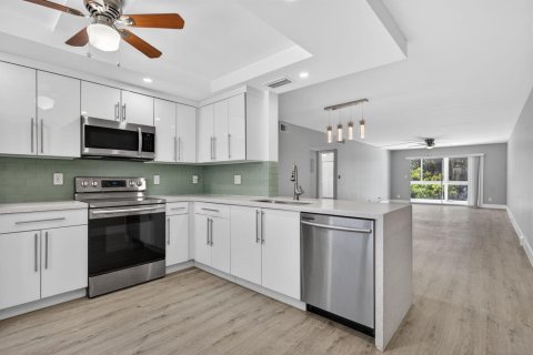 Condo in Coconut Creek, Florida, 2 bedrooms № 2183886 - photo 3