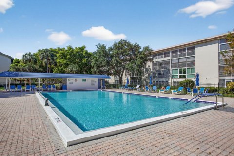 Condo in Coconut Creek, Florida, 2 bedrooms № 2183886 - photo 24