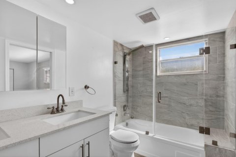 Condo in Coconut Creek, Florida, 2 bedrooms № 2183886 - photo 18