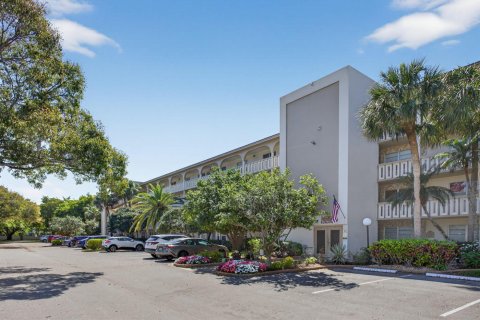 Condo in Coconut Creek, Florida, 2 bedrooms № 2183886 - photo 25