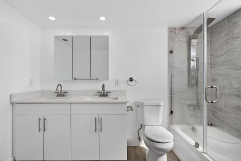 Condo in Coconut Creek, Florida, 2 bedrooms № 2183886 - photo 17