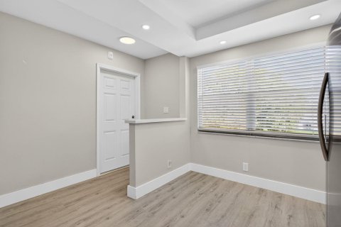 Condo in Coconut Creek, Florida, 2 bedrooms № 2183886 - photo 6