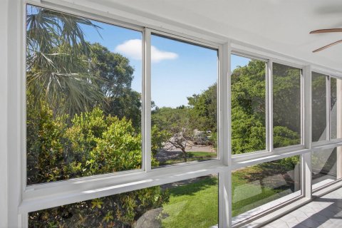 Condo in Coconut Creek, Florida, 2 bedrooms № 2183886 - photo 19