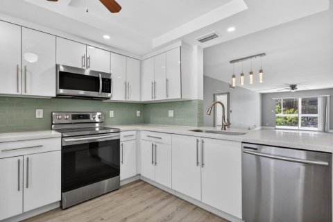 Condo in Coconut Creek, Florida, 2 bedrooms № 2183886 - photo 4