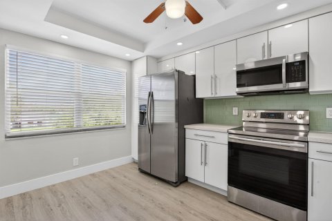 Condo in Coconut Creek, Florida, 2 bedrooms № 2183886 - photo 5