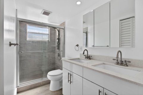 Condo in Coconut Creek, Florida, 2 bedrooms № 2183886 - photo 9