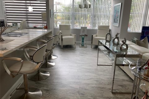 Copropriété à louer à Pembroke Pines, Floride: 2 chambres, 104.05 m2 № 1999535 - photo 7