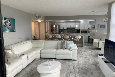 Copropriété à louer à Pembroke Pines, Floride: 2 chambres, 104.05 m2 № 1999535 - photo 3