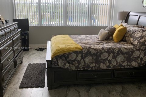 Copropriété à louer à Pembroke Pines, Floride: 2 chambres, 104.05 m2 № 1999535 - photo 14