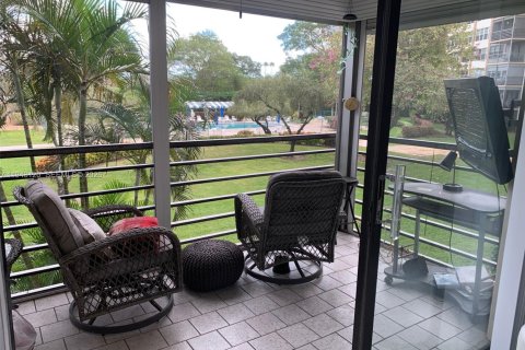 Copropriété à louer à Pembroke Pines, Floride: 2 chambres, 104.05 m2 № 1999535 - photo 2