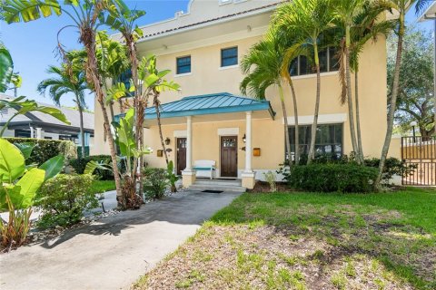 Adosado en Tampa, Florida 3 dormitorios, 260.03 m2 № 2114229