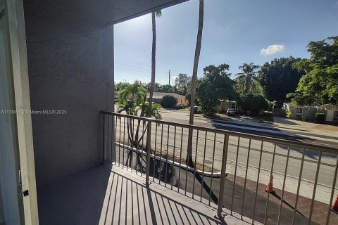 Casa en alquiler en North Miami, Florida, 2 dormitorios, 107.58 m2 № 1937510 - foto 18