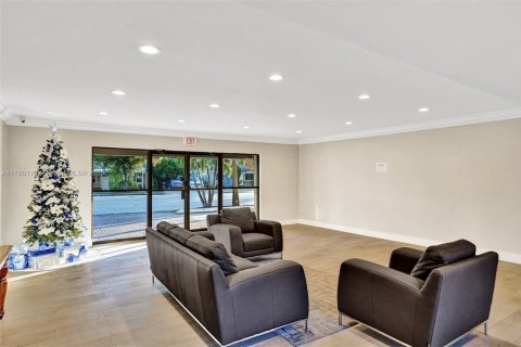 House in North Miami, Florida 2 bedrooms, 107.58 sq.m. № 1937510 - photo 24