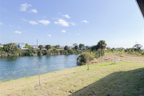 Casa en venta en Cape Coral, Florida, 3 dormitorios, 161.56 m2 № 1719199 - foto 9