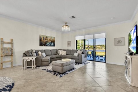 Villa ou maison à vendre à Fort Myers, Floride: 4 chambres, 188.78 m2 № 2415507 - photo 6
