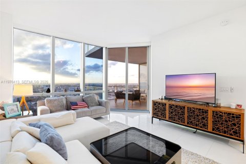 Кондоминиум с 2 спальнями в Майами, Флорида № 2044270