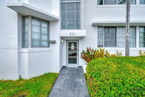 Condominio en venta en Miami Beach, Florida, 35.3 m2 № 2031930 - foto 2