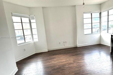 Condominio en venta en Miami Beach, Florida, 35.3 m2 № 2031930 - foto 10
