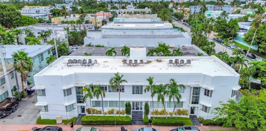 Estudio en el Condominio en Miami Beach, Florida  № 2031930