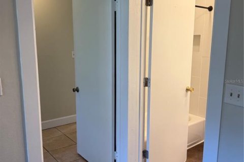 Casa en alquiler en Tampa, Florida, 2 dormitorios, 80.27 m2 № 1906104 - foto 28