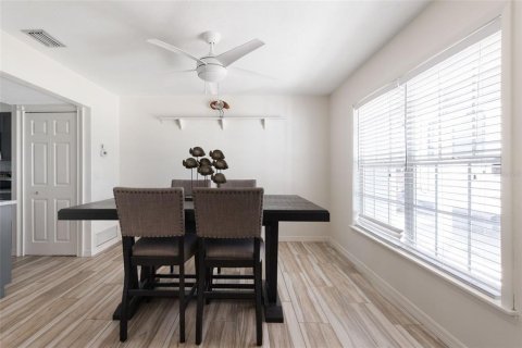 House in Englewood, Florida 4 bedrooms, 196.77 sq.m. № 1588592 - photo 11