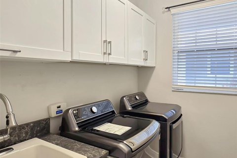 Townhouse in Bradenton, Florida 3 bedrooms, 200.02 sq.m. № 1903313 - photo 25