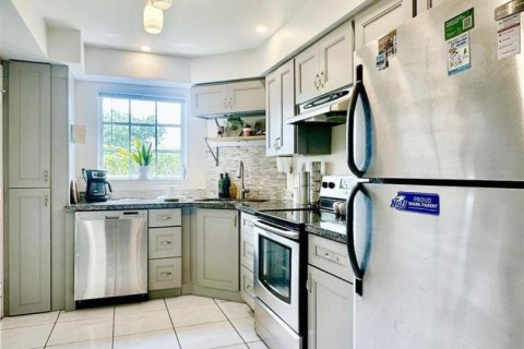 Condo in Coral Springs, Florida, 2 bedrooms  № 2245294 - photo 3