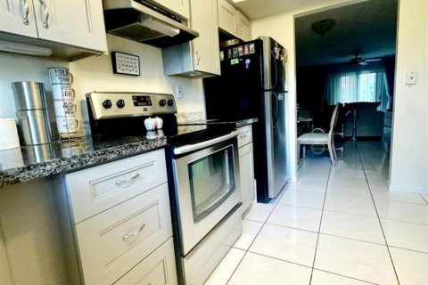 Condo in Coral Springs, Florida, 2 bedrooms  № 2245294 - photo 4